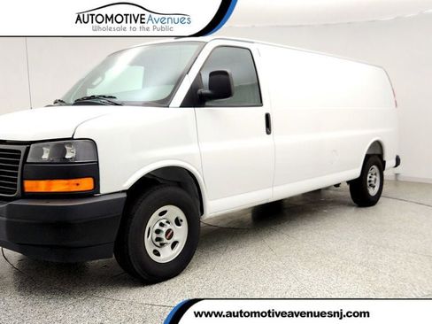 Used 2025 GMC Savana 3500 Extended RWD image 1