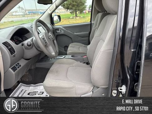 Used 2021 Nissan Frontier SV w/ Midnight Edition Floor Mats AWD/4WD image 9