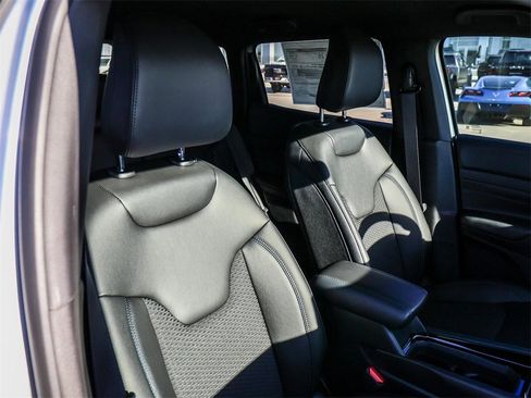 New 2026 Jeep Compass Latitude image 14