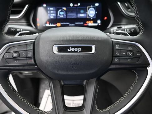 Used 2023 Jeep Grand Cherokee L Laredo AWD/4WD image 15