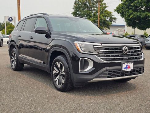 Used 2025 Volkswagen Atlas SE AWD/4WD image 1