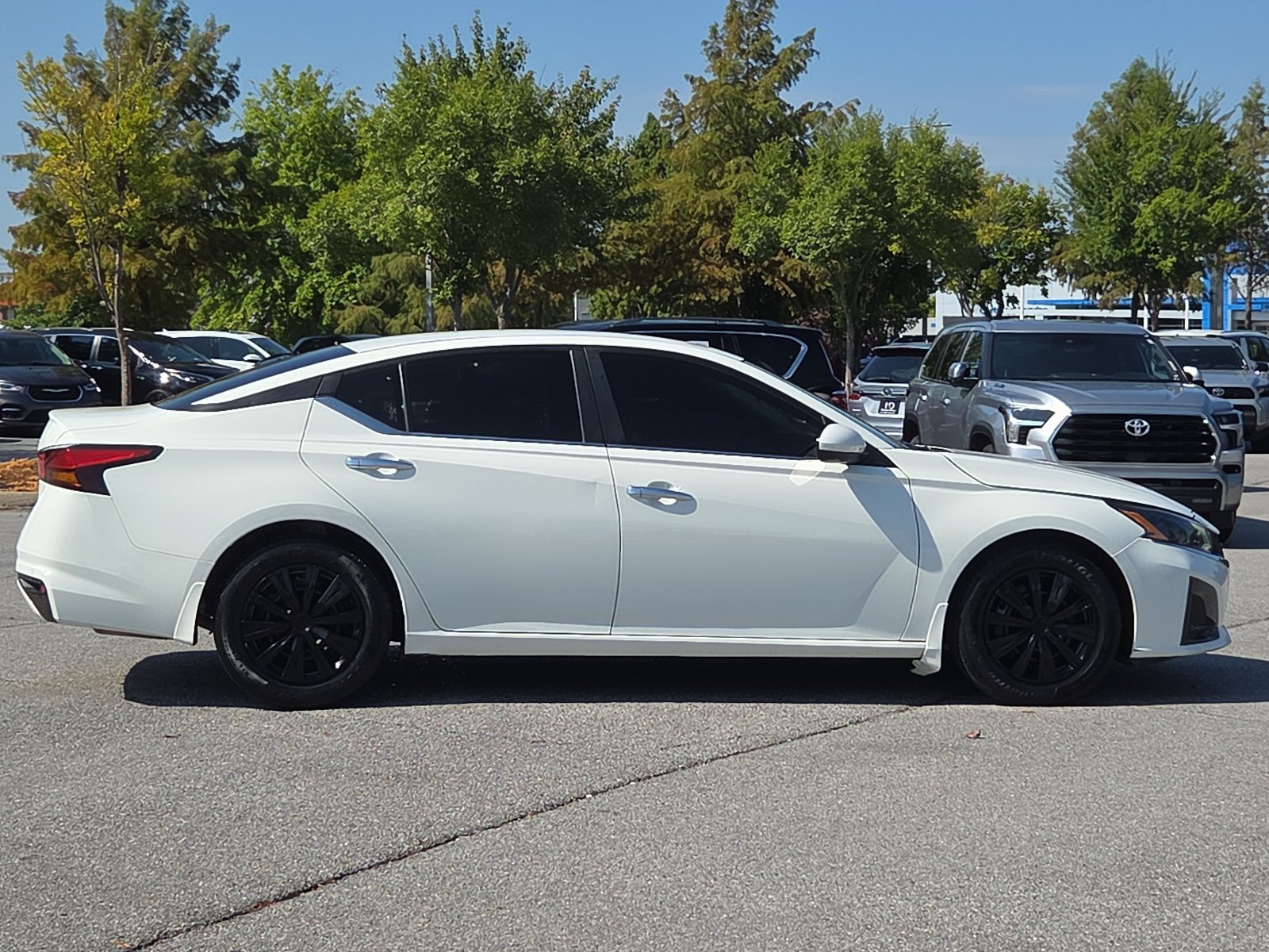 Used 2023 Nissan Altima 2.5 S FWD image 6