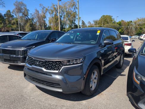 Certified 2023 Kia Sorento LX image 2
