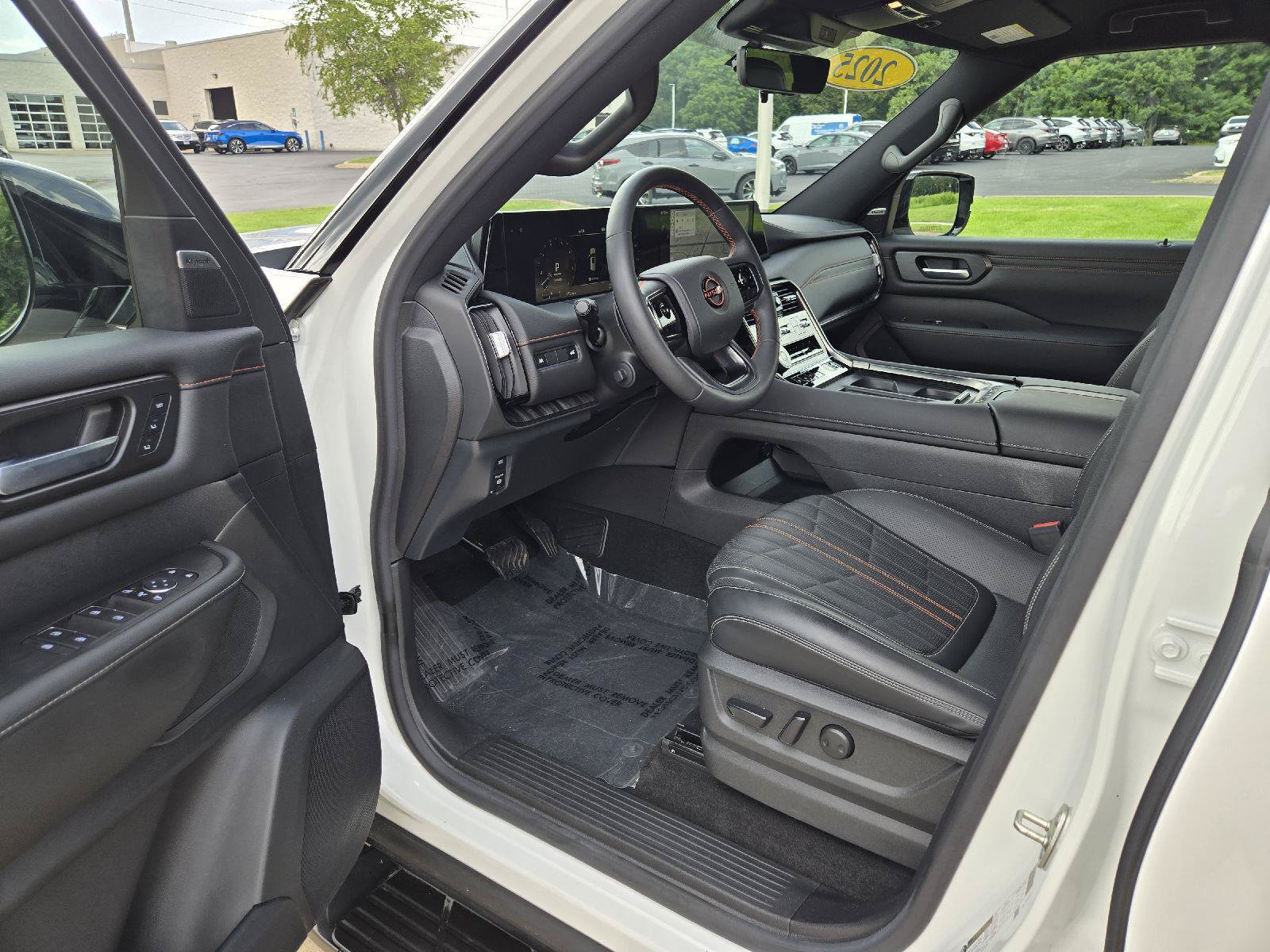 Used 2025 Nissan Armada PRO-4X AWD/4WD image 12