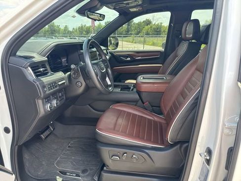 Used 2023 GMC Yukon Denali Ultimate w/ LPO, Floor Liner Package AWD/4WD image 12