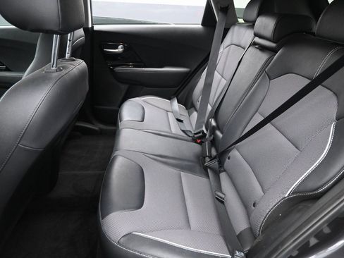 Used 2020 Kia Niro EX image 28
