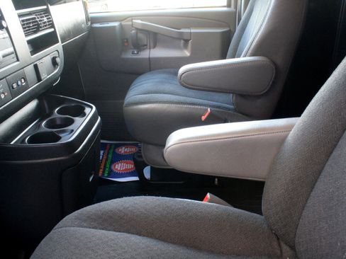 Used 2023 GMC Savana 2500 w/ Driver Convenience Package image 22