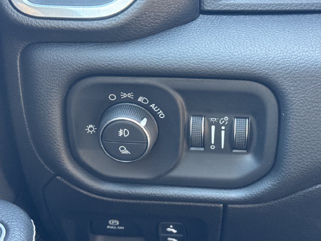 Used 2022 RAM 1500 Laramie AWD/4WD image 28