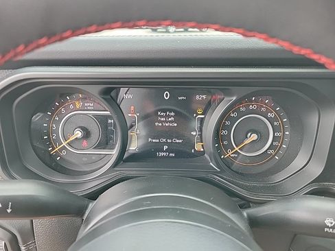 Used 2024 Jeep Gladiator Rubicon w/ Convenience Group AWD/4WD image 24