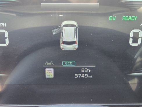 Used 2024 Kia Niro SX Touring image 24