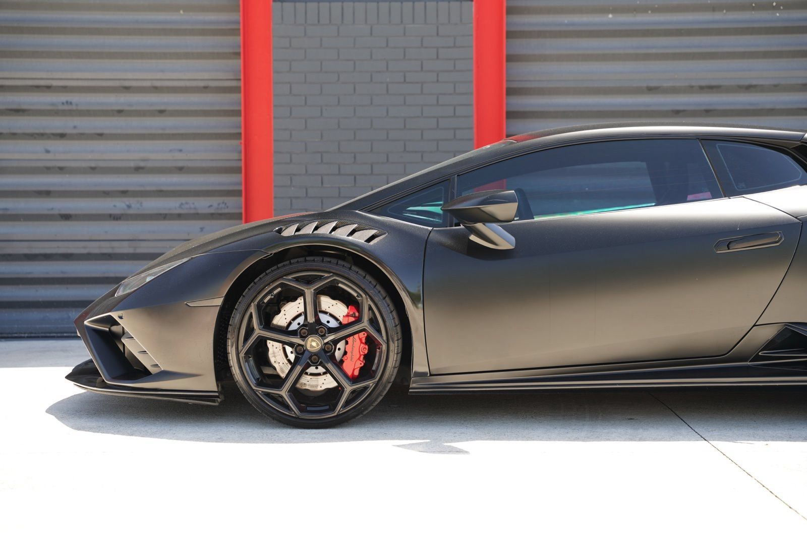 Used 2021 Lamborghini Huracan EVO RWD image 11