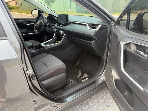 Used 2022 Toyota RAV4 XLE AWD/4WD image 13
