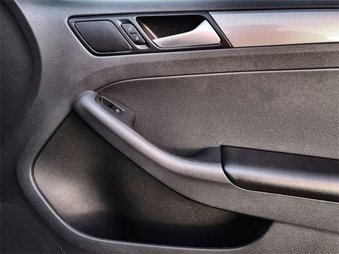 Used 2017 Volkswagen Jetta SE image 22