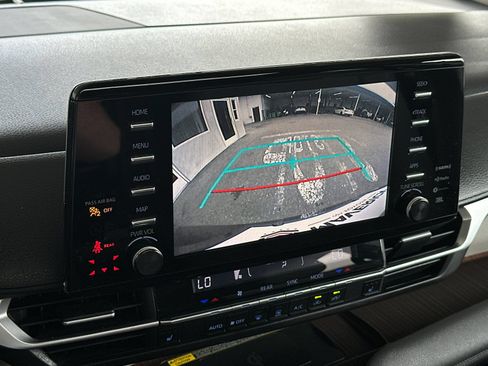 Used 2021 Toyota Sienna XLE w/ XLE Plus Package FWD image 20