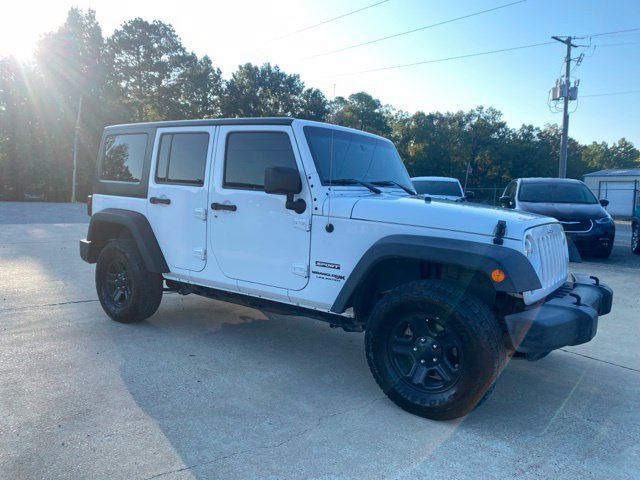 Used 2018 Jeep Wrangler Unlimited Sport w/ Connectivity Group AWD/4WD image 3