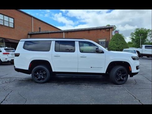 New 2025 Jeep Wagoneer L Series II w/ Convenience Group I image 2