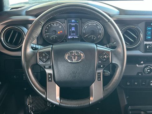 Used 2018 Toyota Tacoma TRD Sport w/ Technology Package RWD image 13