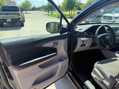 Used 2016 Honda Pilot LX image 8