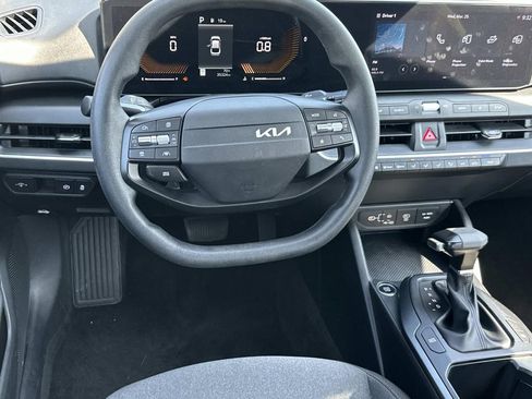Used 2025 Kia K4 LXS image 13