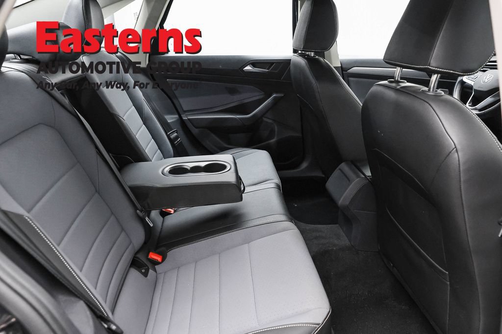 Used 2025 Volkswagen Jetta SE FWD image 24