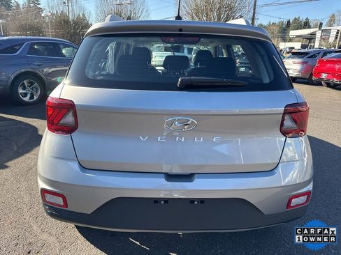 Used 2025 Hyundai Venue SEL image 6