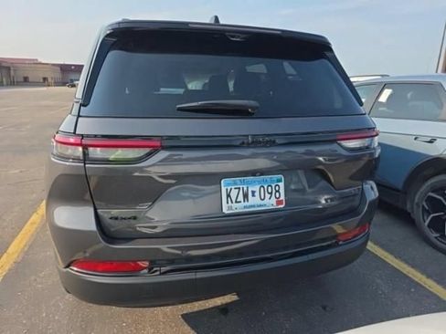 Used 2023 Jeep Grand Cherokee Limited w/ Luxury Tech Group II AWD/4WD image 10