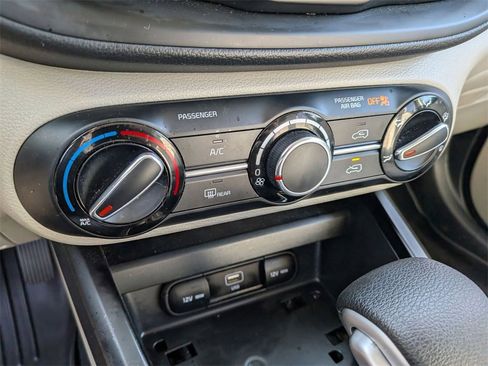 Used 2023 Kia Soul LX w/ LX Technology Package image 20