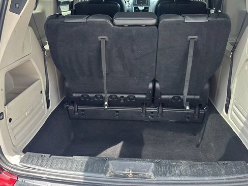 Used 2016 Chrysler Town & Country Touring w/ Driver Convenience Group FWD image 5