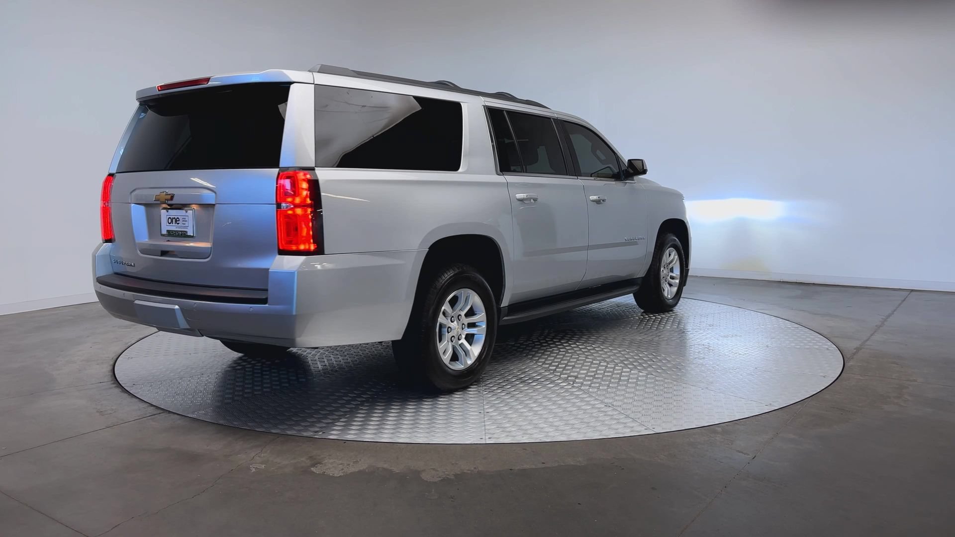 Used 2018 Chevrolet Suburban LT AWD/4WD image 8