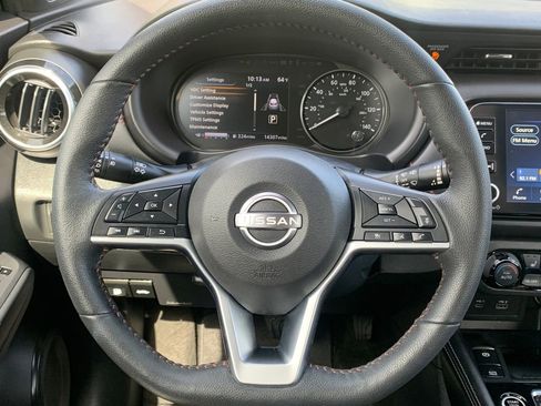Used 2024 Nissan Kicks SR w/ SR Premium Package image 10