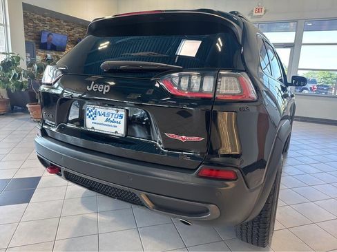 Used 2022 Jeep Cherokee Trailhawk w/ Comfort/Convenience Group AWD/4WD image 37