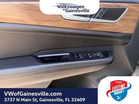 Certified 2025 Volkswagen Atlas SE image 17