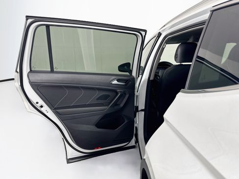 Used 2023 Volkswagen Tiguan SE FWD image 25