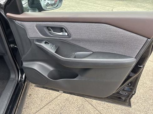 Used 2023 Nissan Rogue SV AWD/4WD image 38
