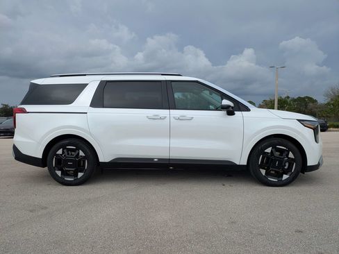 New 2026 Kia Carnival EX FWD image 3