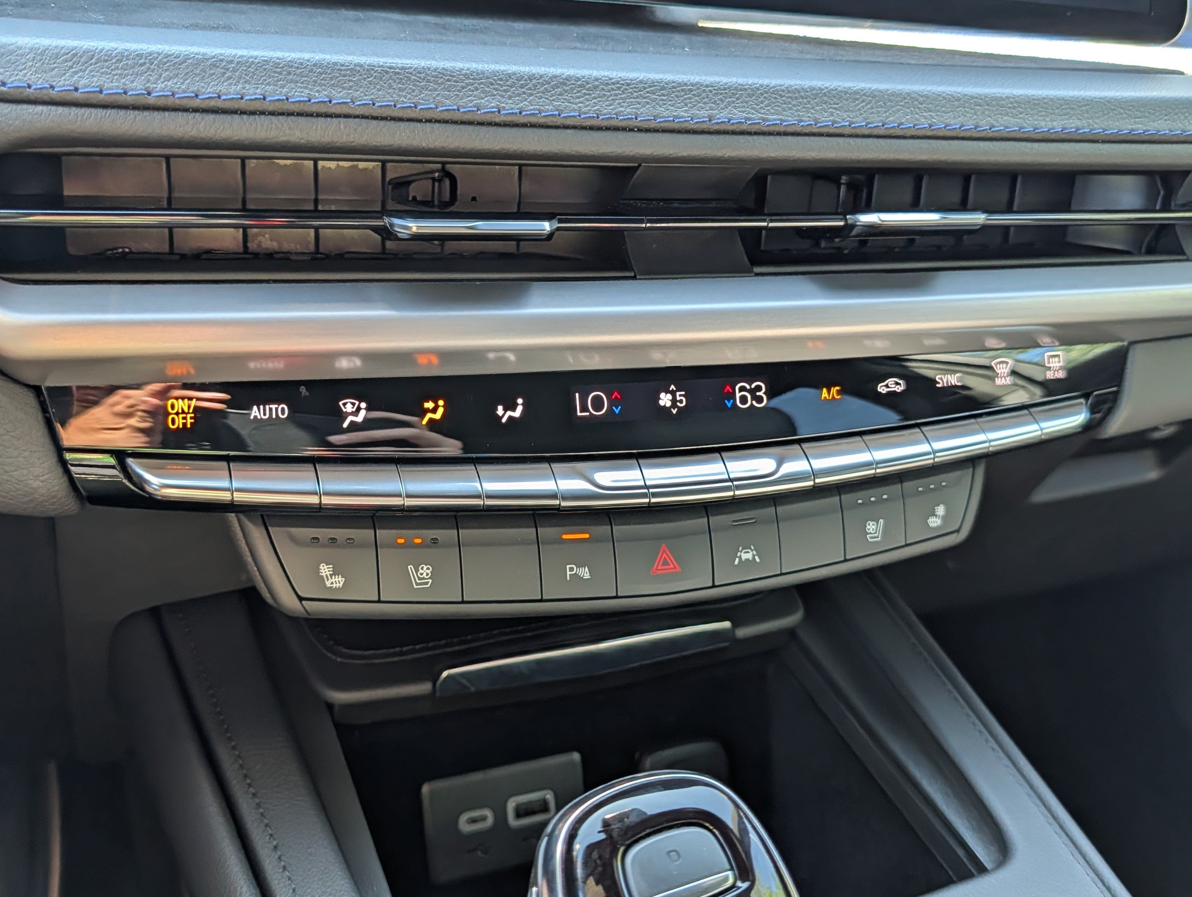 Used 2024 Cadillac XT4 Sport AWD/4WD image 23