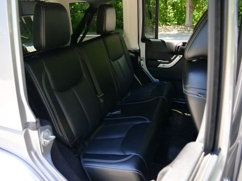 Used 2016 Jeep Wrangler Unlimited Rubicon AWD/4WD image 28