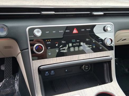 Used 2025 Genesis GV80 2.5T Prestige image 20