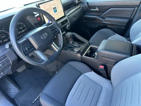 Used 2025 Toyota Tacoma TRD Off-Road image 9