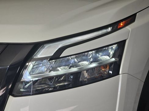Used 2024 Nissan Pathfinder Platinum FWD image 29