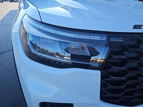 Used 2025 Ford Explorer ST-Line w/ Premium Package image 7