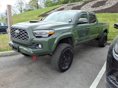 Used 2021 Toyota Tacoma TRD Sport w/ Technology Package image 4