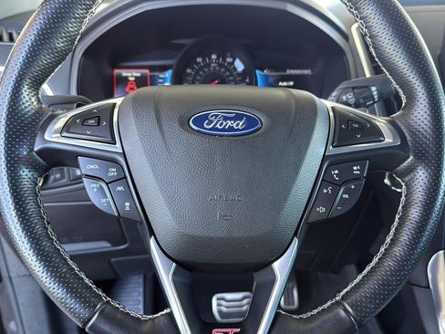 Used 2022 Ford Edge ST image 21