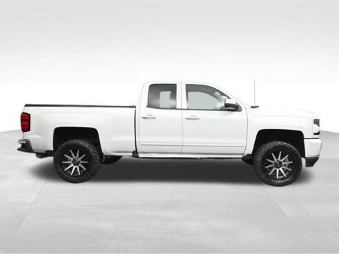 Used 2017 Chevrolet Silverado 1500 LT w/ All Star Edition AWD/4WD image 6