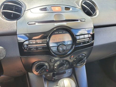 Used 2013 MAZDA MAZDA2 Touring FWD image 20