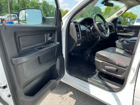 Used 2022 RAM 1500 Tradesman w/ Chrome Appearance Group AWD/4WD image 9