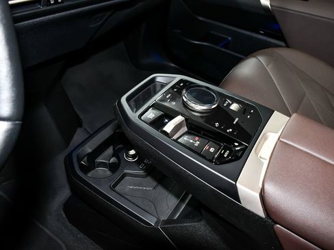 Used 2024 BMW iX xDrive50 w/ Sport Package AWD/4WD image 47