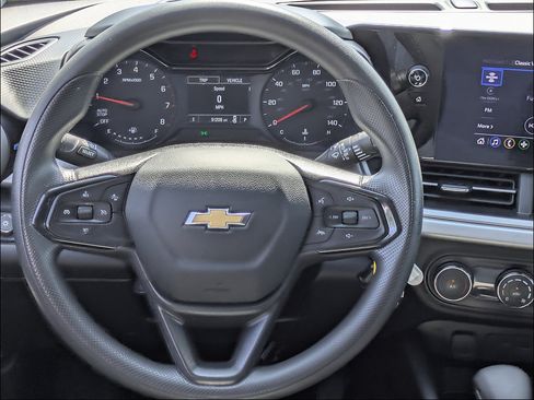Used 2024 Chevrolet Trax LS w/ Driver Confidence Package FWD image 18