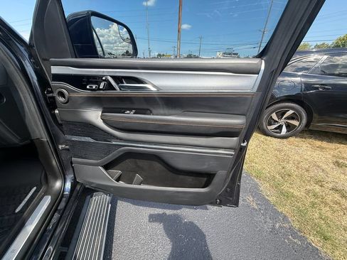 Used 2023 Jeep Grand Wagoneer Series III w/ Rear Seat Video Group 1 AWD/4WD image 11
