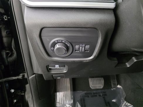 Certified 2024 Jeep Grand Cherokee Laredo X image 26